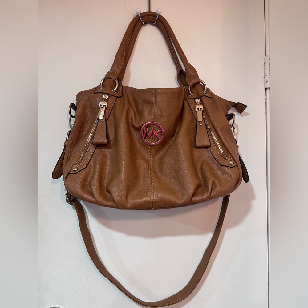 Tan leather Michael Kors shoulder/messenger bag 🤎